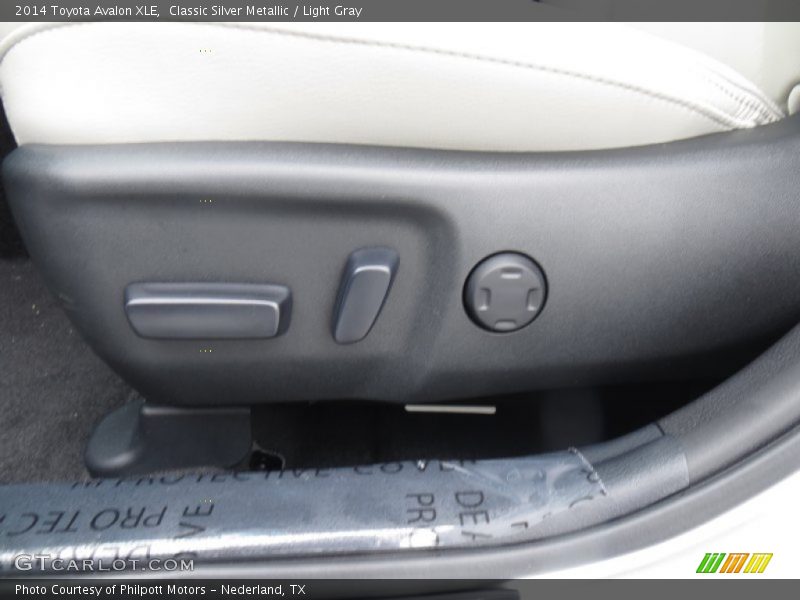 Classic Silver Metallic / Light Gray 2014 Toyota Avalon XLE