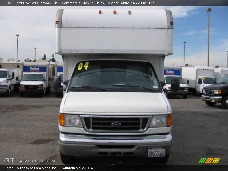 Oxford White / Medium Flint 2004 Ford E Series Cutaway E450 Commercial Moving Truck