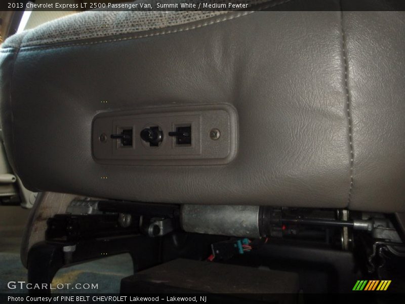 Summit White / Medium Pewter 2013 Chevrolet Express LT 2500 Passenger Van