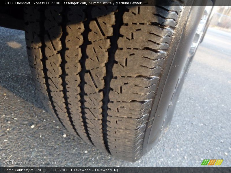 Summit White / Medium Pewter 2013 Chevrolet Express LT 2500 Passenger Van