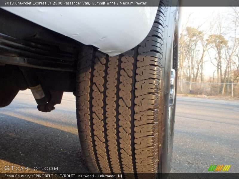 Summit White / Medium Pewter 2013 Chevrolet Express LT 2500 Passenger Van