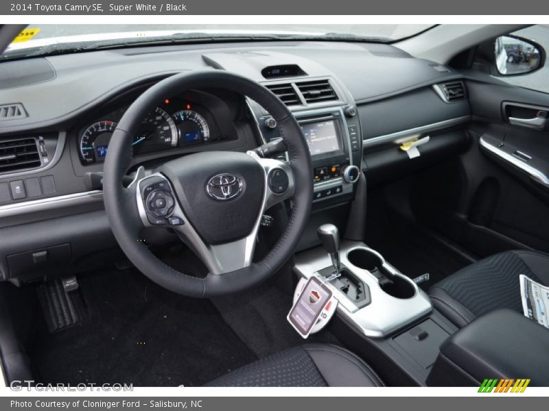 Super White / Black 2014 Toyota Camry SE