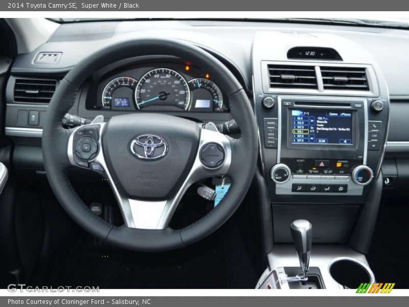 Super White / Black 2014 Toyota Camry SE