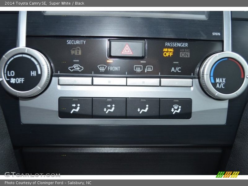 Super White / Black 2014 Toyota Camry SE