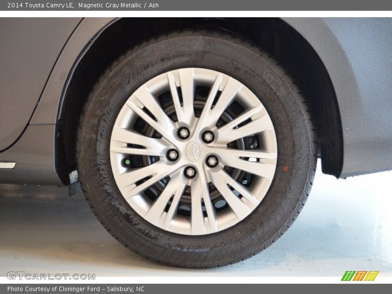 Magnetic Gray Metallic / Ash 2014 Toyota Camry LE