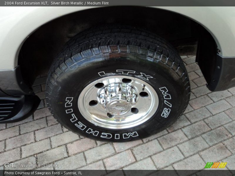  2004 Excursion XLT Wheel