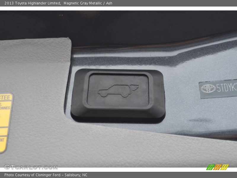 Magnetic Gray Metallic / Ash 2013 Toyota Highlander Limited
