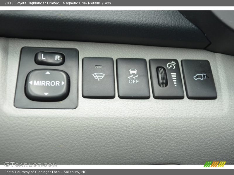 Magnetic Gray Metallic / Ash 2013 Toyota Highlander Limited