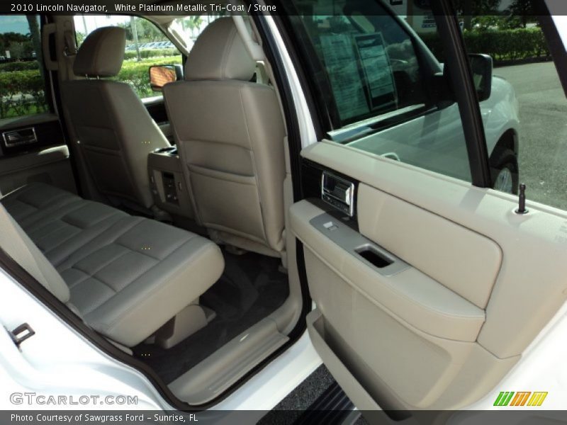 White Platinum Metallic Tri-Coat / Stone 2010 Lincoln Navigator