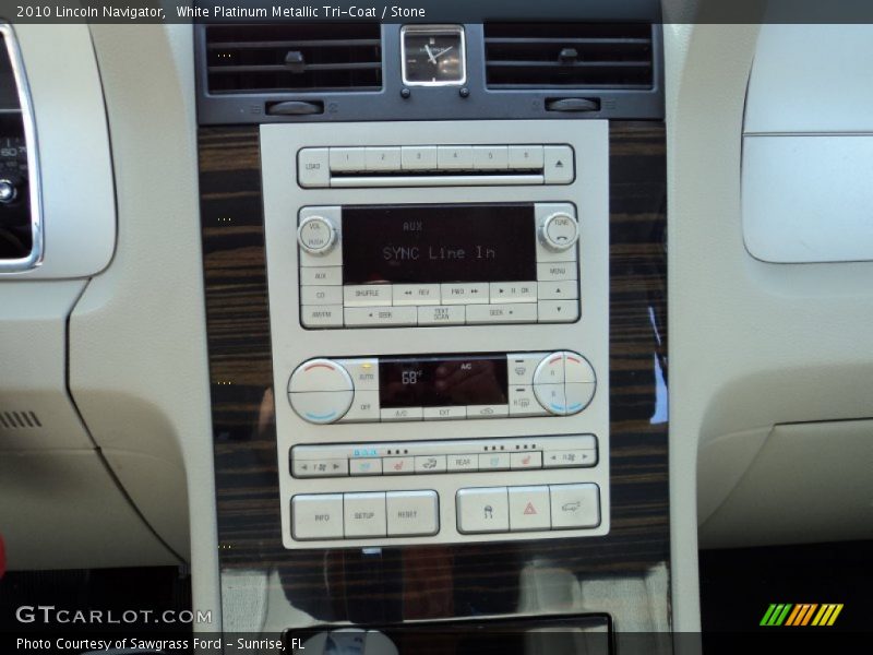 White Platinum Metallic Tri-Coat / Stone 2010 Lincoln Navigator