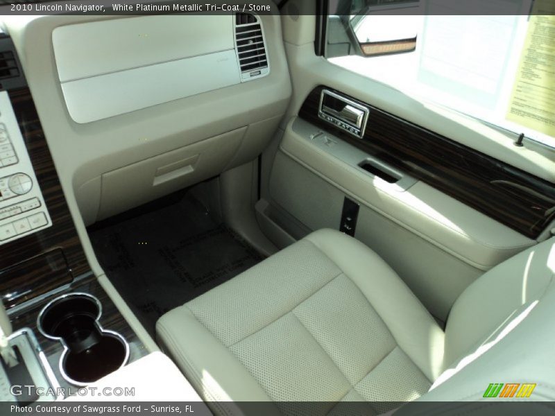 White Platinum Metallic Tri-Coat / Stone 2010 Lincoln Navigator