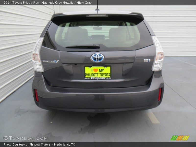 Magnetic Gray Metallic / Misty Gray 2014 Toyota Prius v Five