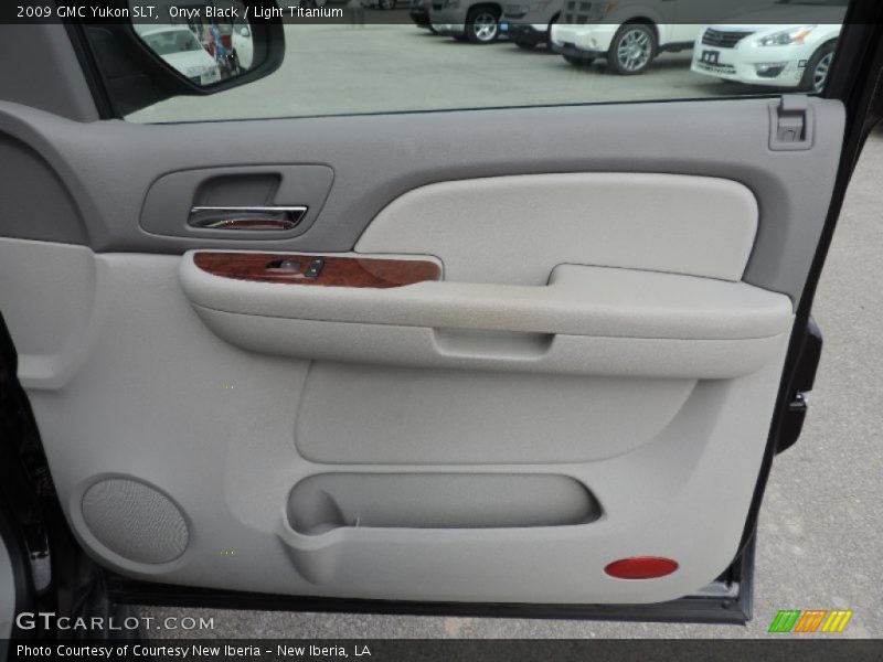 Onyx Black / Light Titanium 2009 GMC Yukon SLT