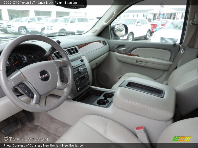 Onyx Black / Light Titanium 2009 GMC Yukon SLT