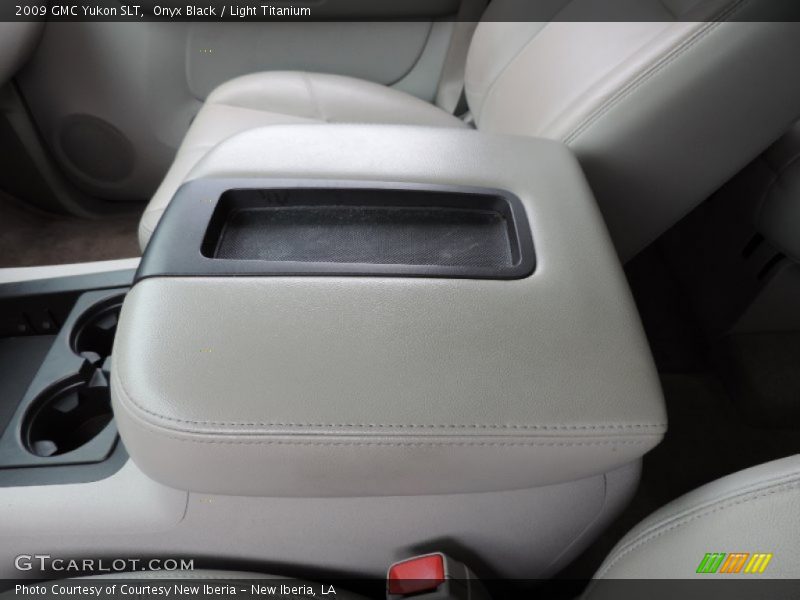 Onyx Black / Light Titanium 2009 GMC Yukon SLT