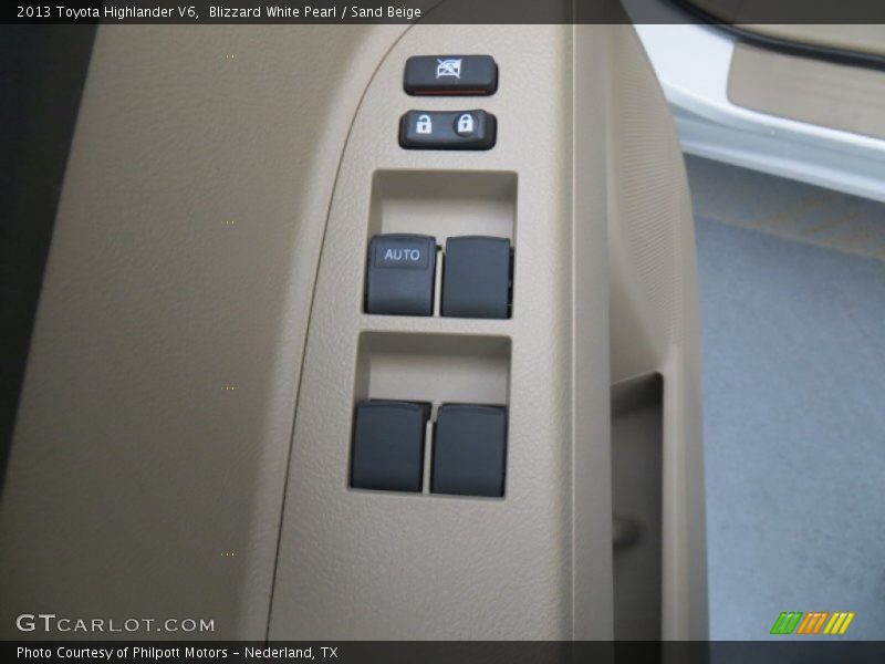 Blizzard White Pearl / Sand Beige 2013 Toyota Highlander V6