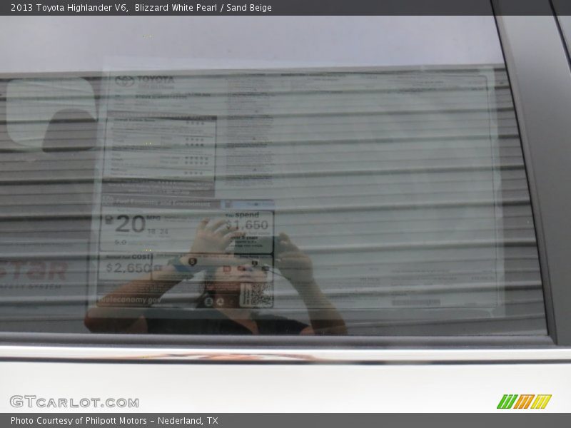 Blizzard White Pearl / Sand Beige 2013 Toyota Highlander V6