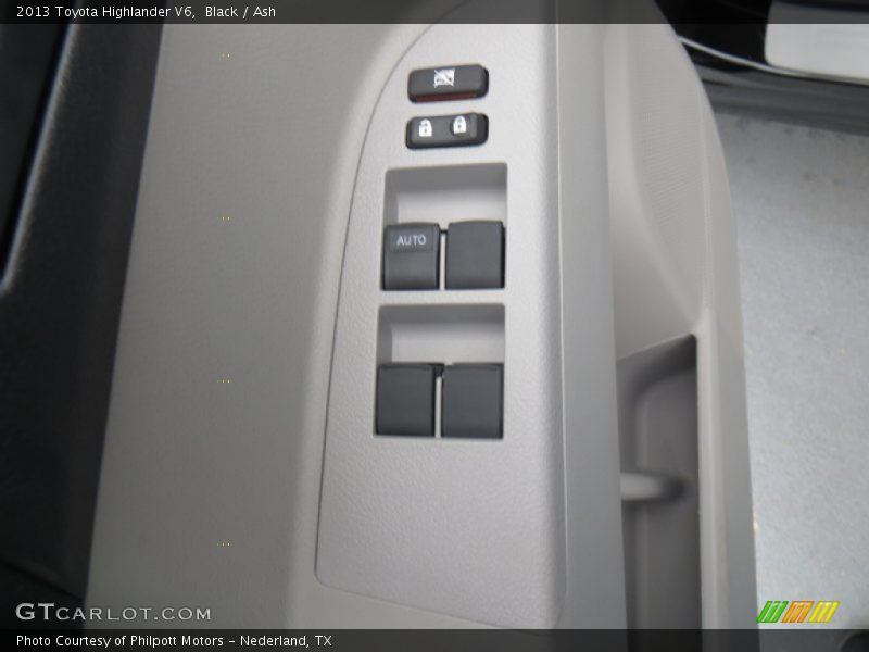 Black / Ash 2013 Toyota Highlander V6