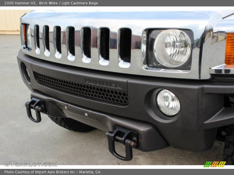 Birch White / Light Cashmere Beige 2006 Hummer H3