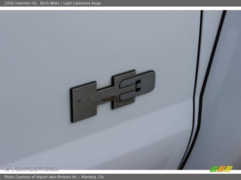 Birch White / Light Cashmere Beige 2006 Hummer H3