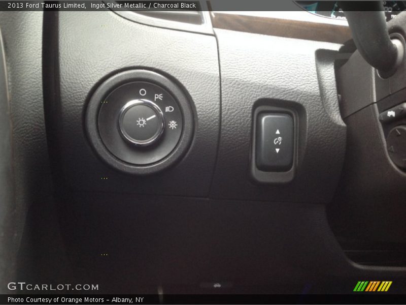 Ingot Silver Metallic / Charcoal Black 2013 Ford Taurus Limited