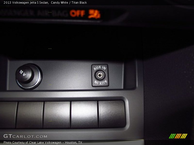 Candy White / Titan Black 2013 Volkswagen Jetta S Sedan
