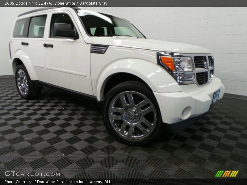 Stone White / Dark Slate Gray 2009 Dodge Nitro SE 4x4