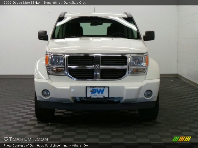 Stone White / Dark Slate Gray 2009 Dodge Nitro SE 4x4