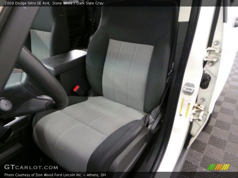 Stone White / Dark Slate Gray 2009 Dodge Nitro SE 4x4