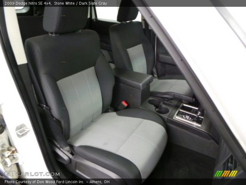 Stone White / Dark Slate Gray 2009 Dodge Nitro SE 4x4