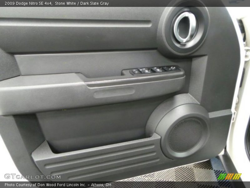 Stone White / Dark Slate Gray 2009 Dodge Nitro SE 4x4