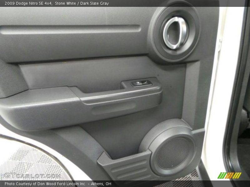 Stone White / Dark Slate Gray 2009 Dodge Nitro SE 4x4