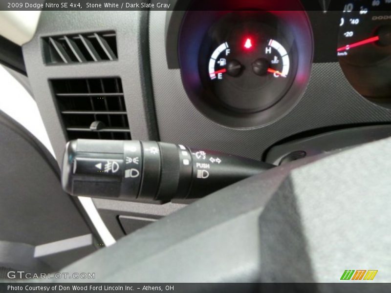 Stone White / Dark Slate Gray 2009 Dodge Nitro SE 4x4