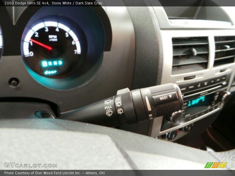 Stone White / Dark Slate Gray 2009 Dodge Nitro SE 4x4
