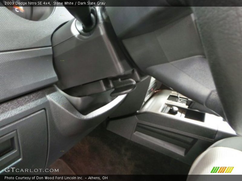 Stone White / Dark Slate Gray 2009 Dodge Nitro SE 4x4