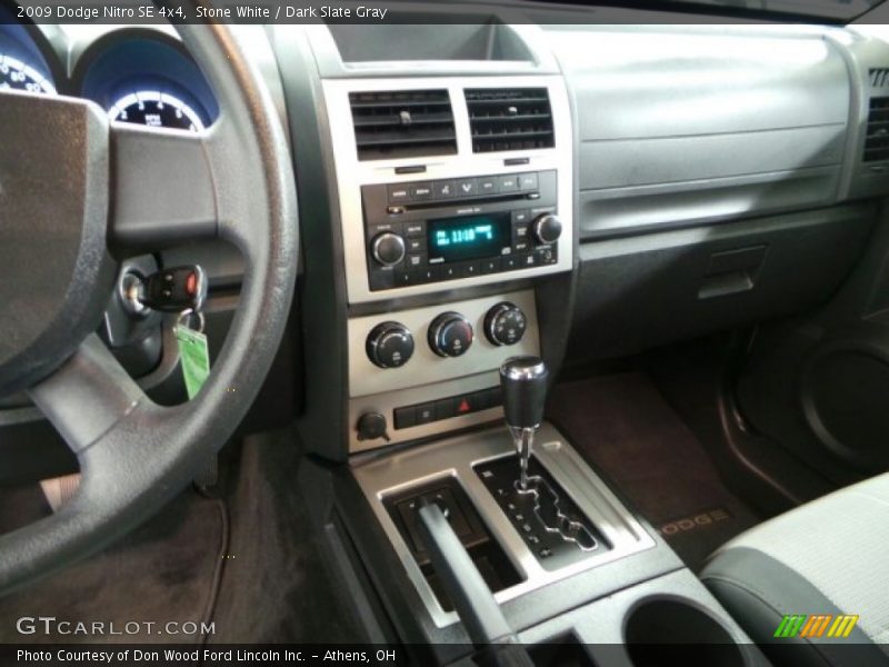 Stone White / Dark Slate Gray 2009 Dodge Nitro SE 4x4