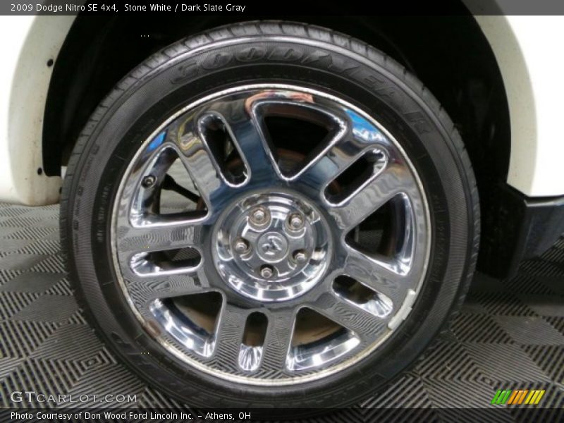 Stone White / Dark Slate Gray 2009 Dodge Nitro SE 4x4