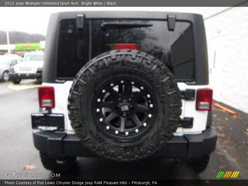 Bright White / Black 2013 Jeep Wrangler Unlimited Sport 4x4