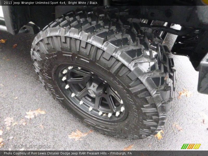 Bright White / Black 2013 Jeep Wrangler Unlimited Sport 4x4