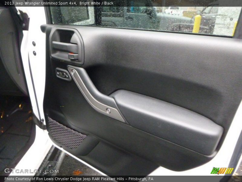 Bright White / Black 2013 Jeep Wrangler Unlimited Sport 4x4