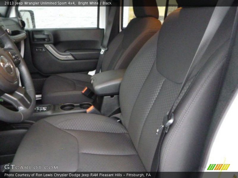 Bright White / Black 2013 Jeep Wrangler Unlimited Sport 4x4