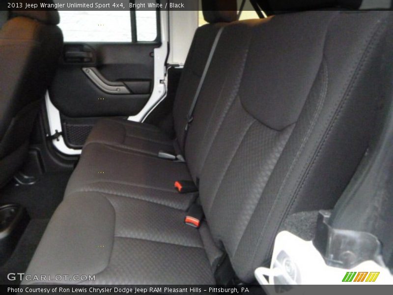 Bright White / Black 2013 Jeep Wrangler Unlimited Sport 4x4