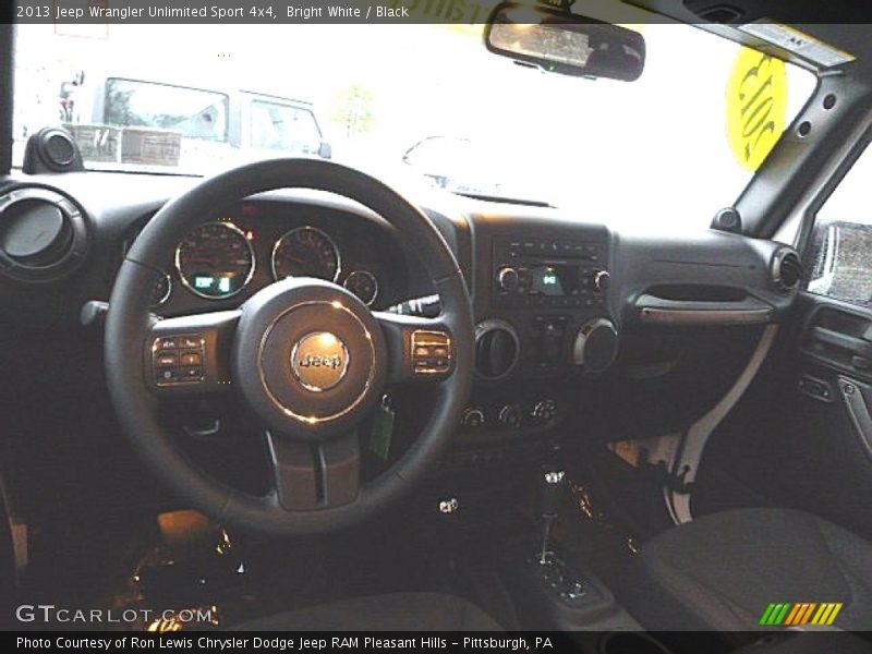 Bright White / Black 2013 Jeep Wrangler Unlimited Sport 4x4