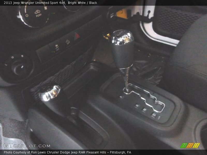 Bright White / Black 2013 Jeep Wrangler Unlimited Sport 4x4