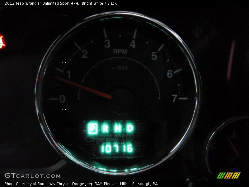 Bright White / Black 2013 Jeep Wrangler Unlimited Sport 4x4