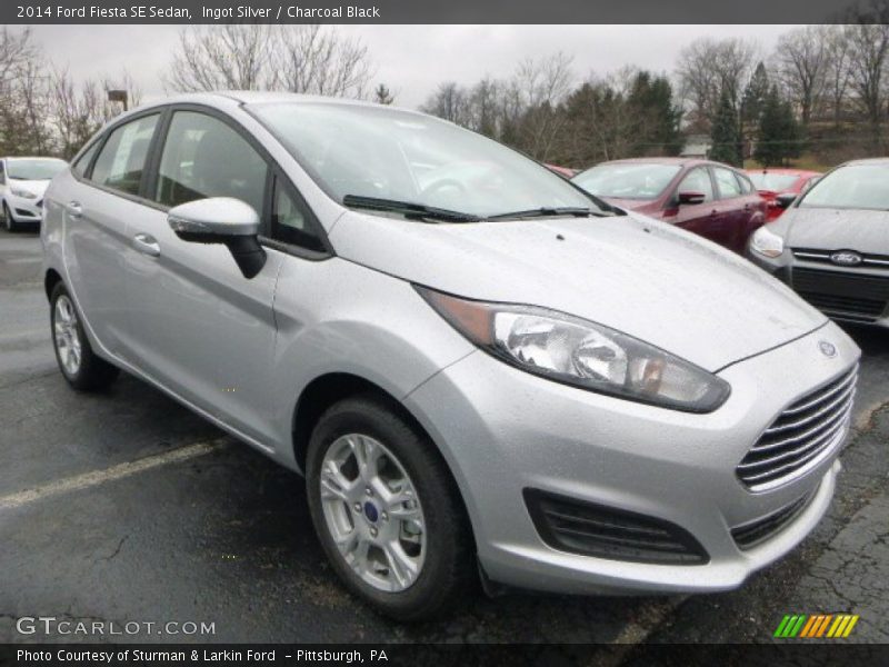 Ingot Silver / Charcoal Black 2014 Ford Fiesta SE Sedan