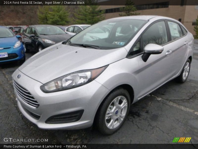 Ingot Silver / Charcoal Black 2014 Ford Fiesta SE Sedan