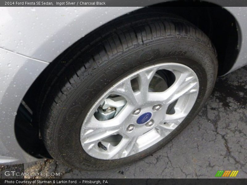 Ingot Silver / Charcoal Black 2014 Ford Fiesta SE Sedan