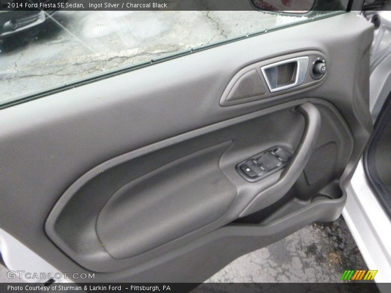 Ingot Silver / Charcoal Black 2014 Ford Fiesta SE Sedan
