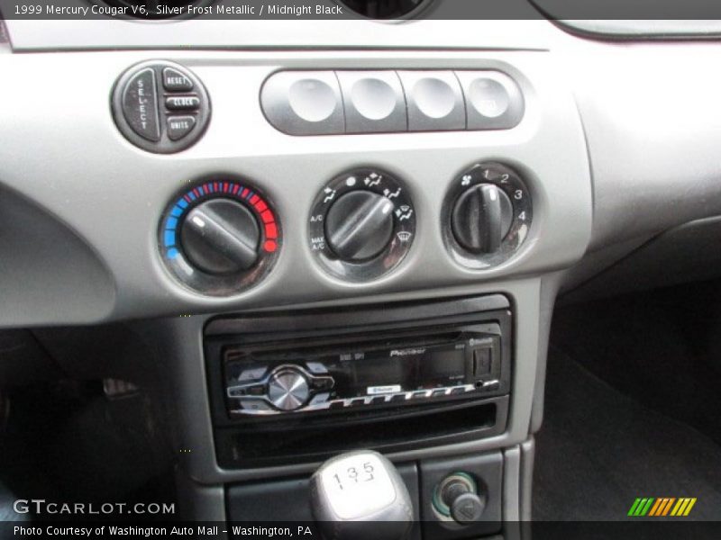 Silver Frost Metallic / Midnight Black 1999 Mercury Cougar V6